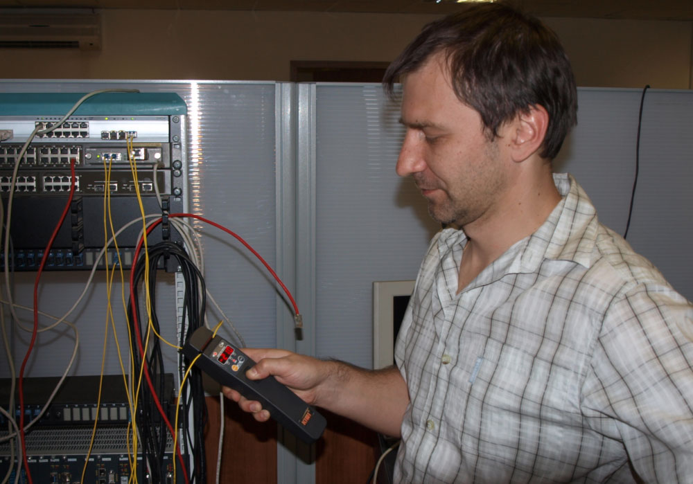 Идентификатор активного волокна, встроенный измеритель мощности от -70 до +10 дБм KIWI-4603